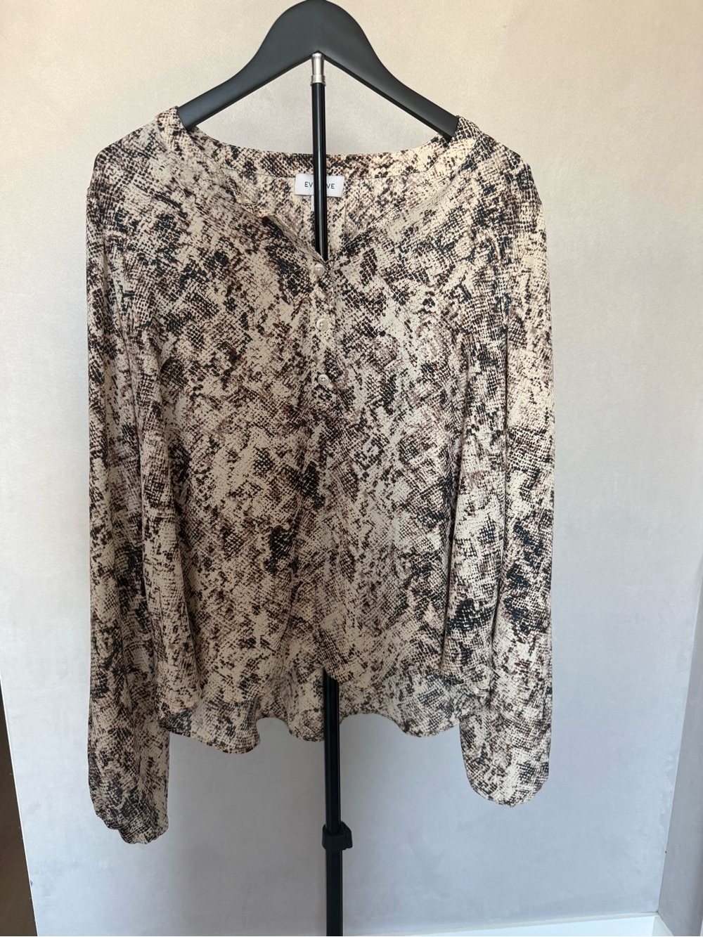 Evereve Ivory and Black Snake-Print Long Sleeve Henley Top